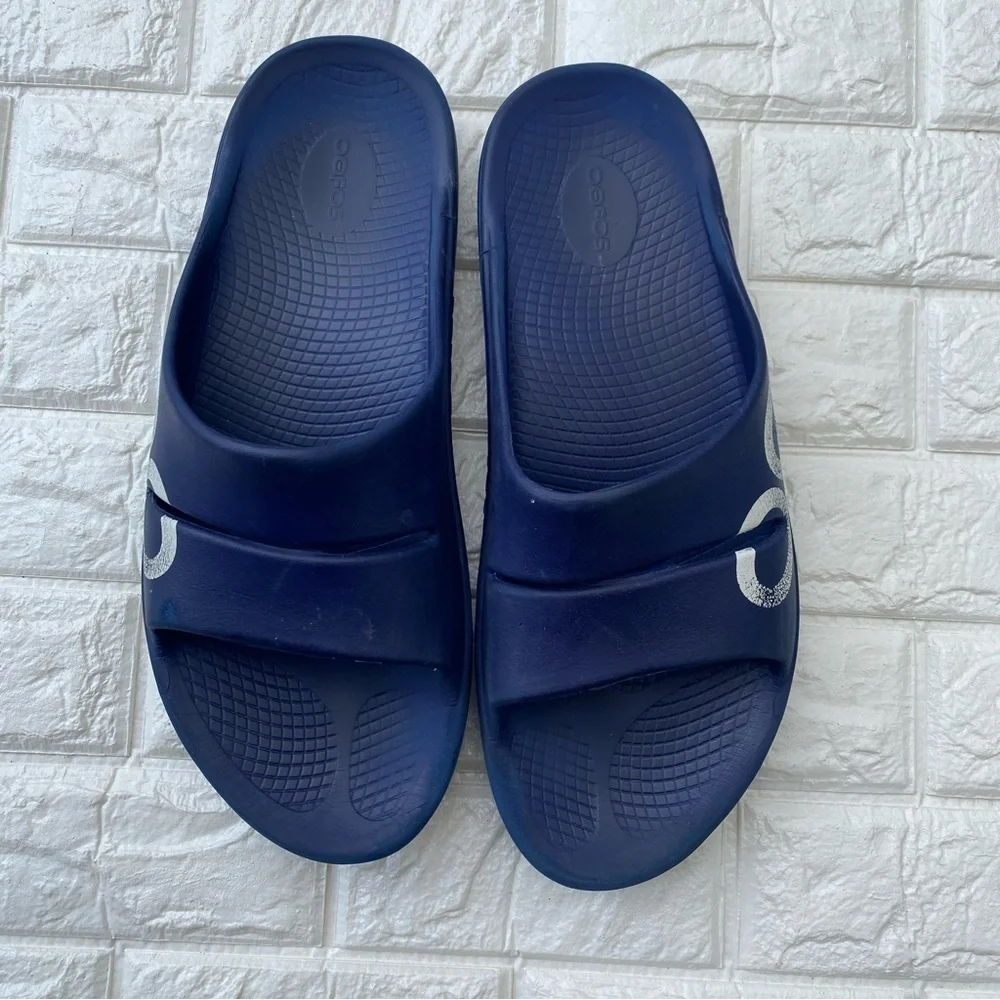 OOFOS ooah gray and white unisex slides sandals